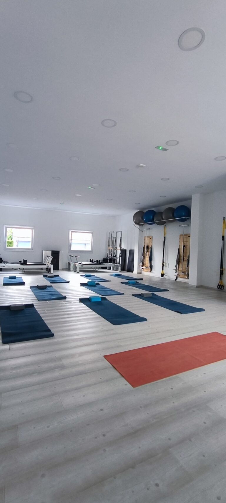 yoga el peral sala